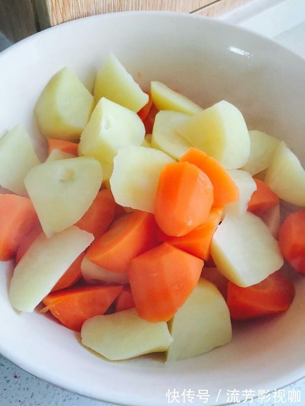 土豆|这菜是“碱性食物”,女人常吃,嘴巴不臭,头发乌黑,皮肤也嫩了