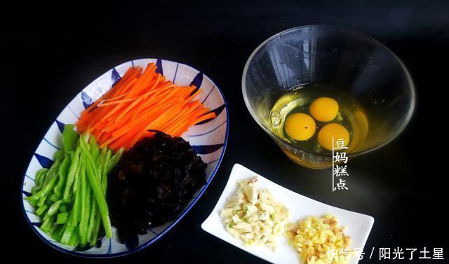 鸡蛋|鸡蛋新吃法,跟这3样一起炒,5分钟上桌,开胃又下饭