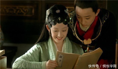 袭人|宝玉被打后的众生相,宝钗黛玉真情流露,袭人最让人生厌