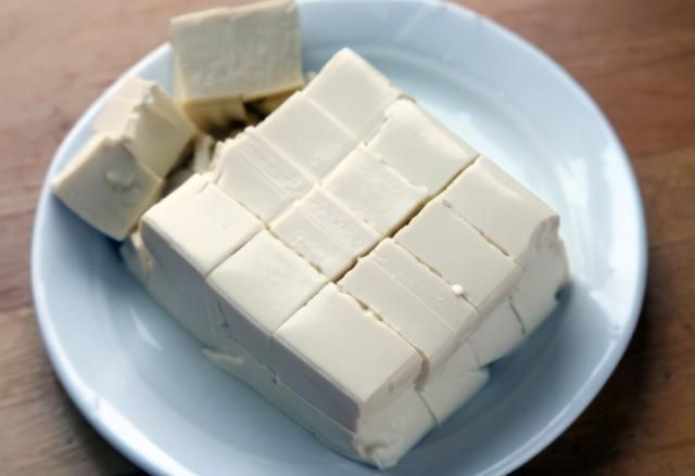 2元买一块,春天多给家人吃,高蛋白高钙易吸收,老人孩子要多吃