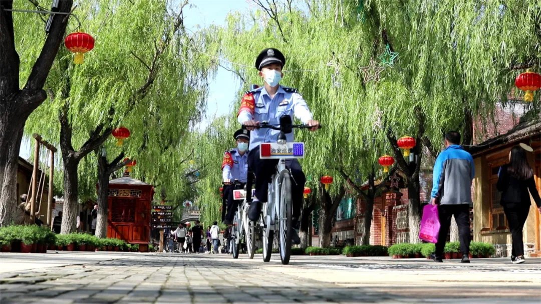 游客|葫芦岛旅游警察大队维护景区安全和谐 确保长假游客平安