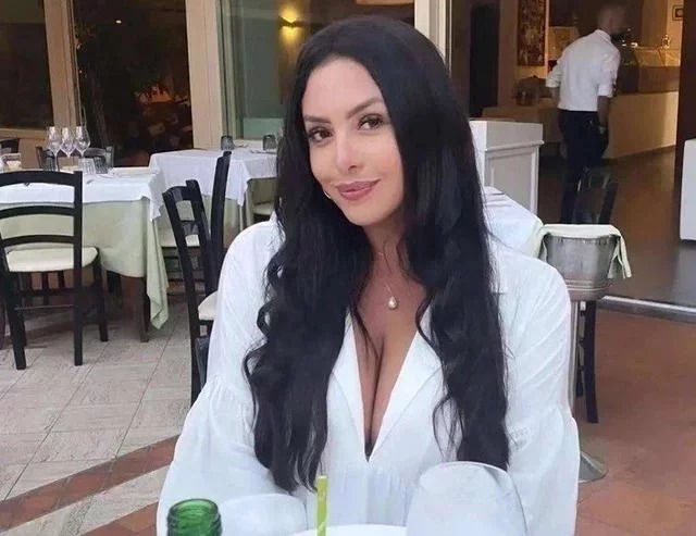 女儿们|瓦妮莎新情况,与NBA湖人高管脸贴脸合照亲密,还祝他生日快乐