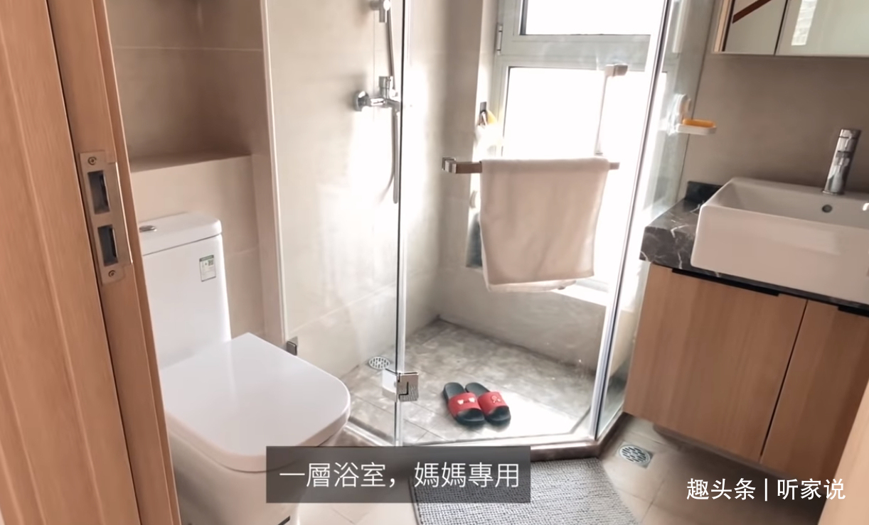 卫生间|母女二人住进空无一物的家里，坚持每日收拾，极简主义生活太干净