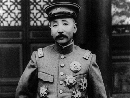 历史巧合一个是东北王，一个是中共创始人，2人居然同一个爹