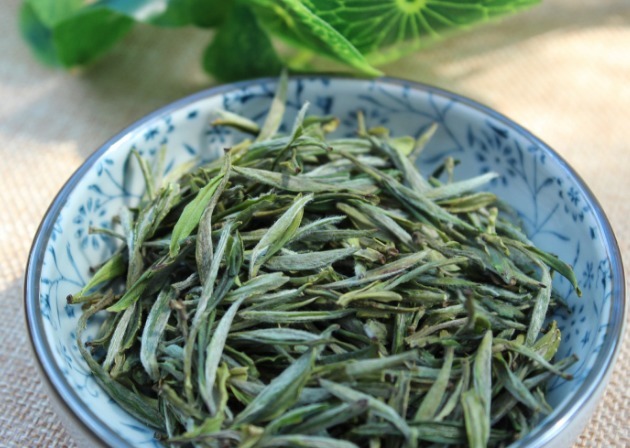 肥皂头太小不好继续用只需把肥皂头装进袜子里,轻松解决烦恼