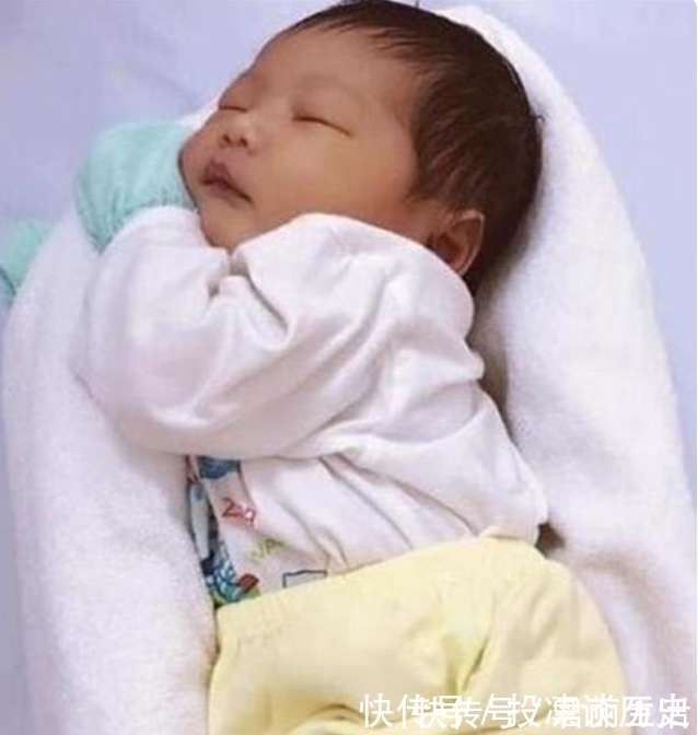 睡梦|宝宝睡觉总是“一惊一乍”,是不是被吓到了?3个原因宝妈快了解