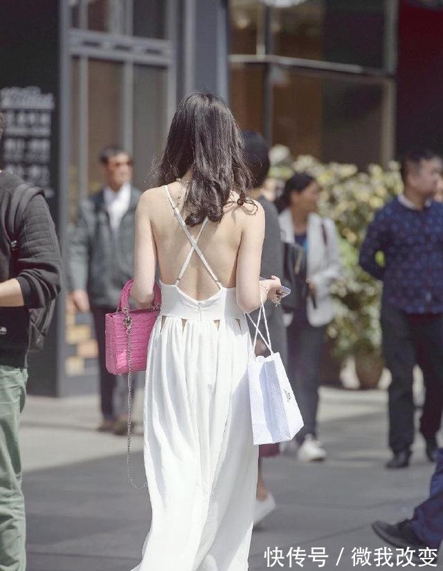 吊带裙 美人如闺秀,裙装却设计反了,上头太简单!
