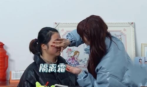 孔雪儿的“卧蚕画法”火了，轻轻在素人眼上一画，眼睛瞬间变大一圈