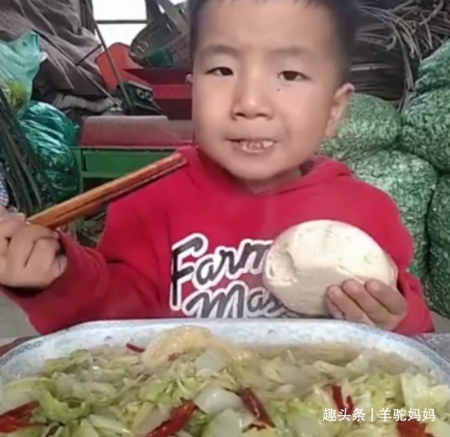 蔬菜|父母别再买“甲醛菜”给孩子吃,高温水都洗不净,对孩子健康有害