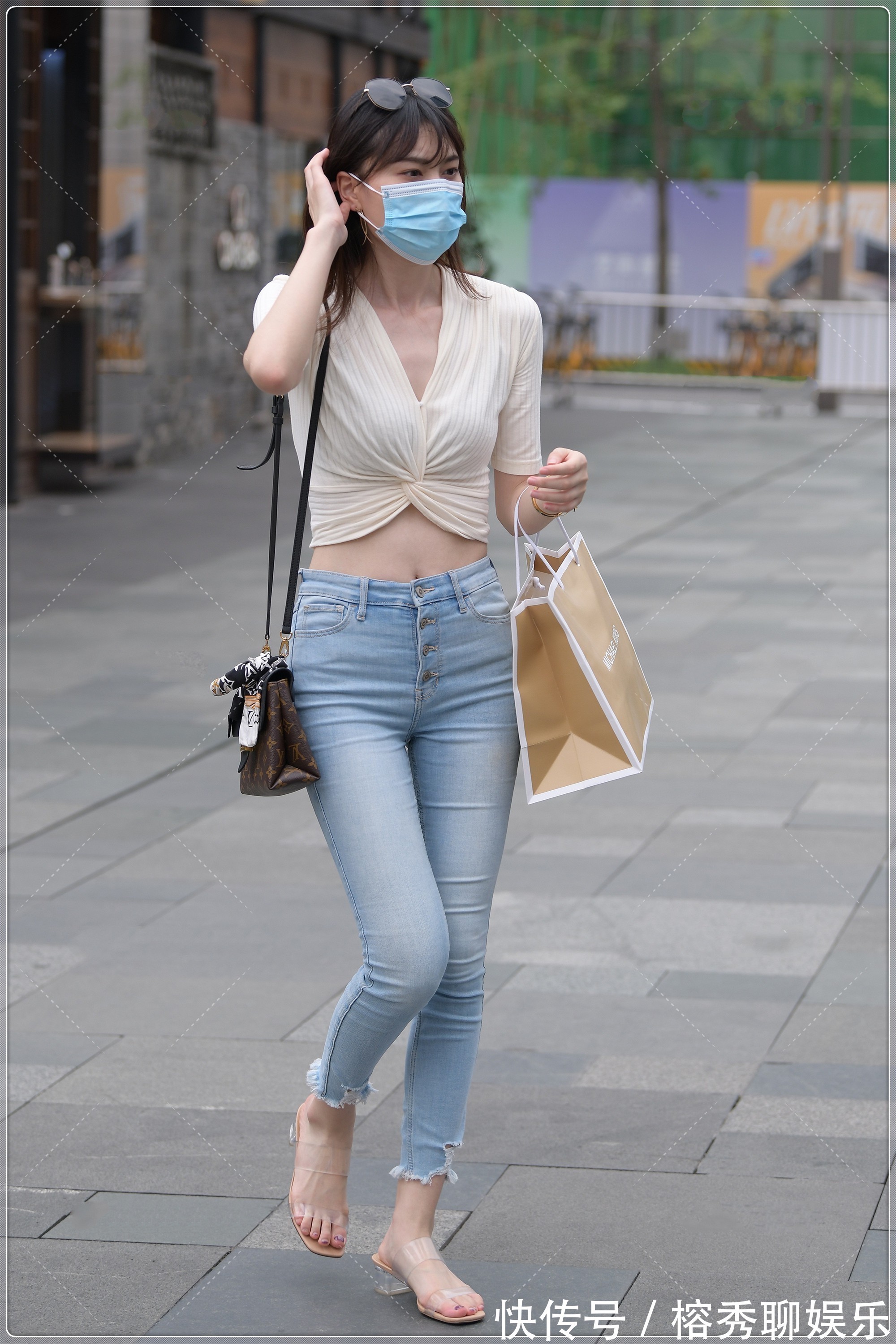 修身款 淡雅浅黄色上衣,大胆潮流设计,甜美可爱