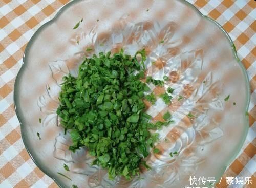 香椿炒鸡蛋,先炒香椿还是先炒蛋都错了,难怪口感不鲜美软嫩