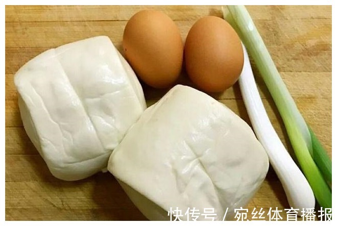 豌豆|2个馒头2个鸡蛋，教你在家做披萨，香软又拉丝，全家大小抢着吃