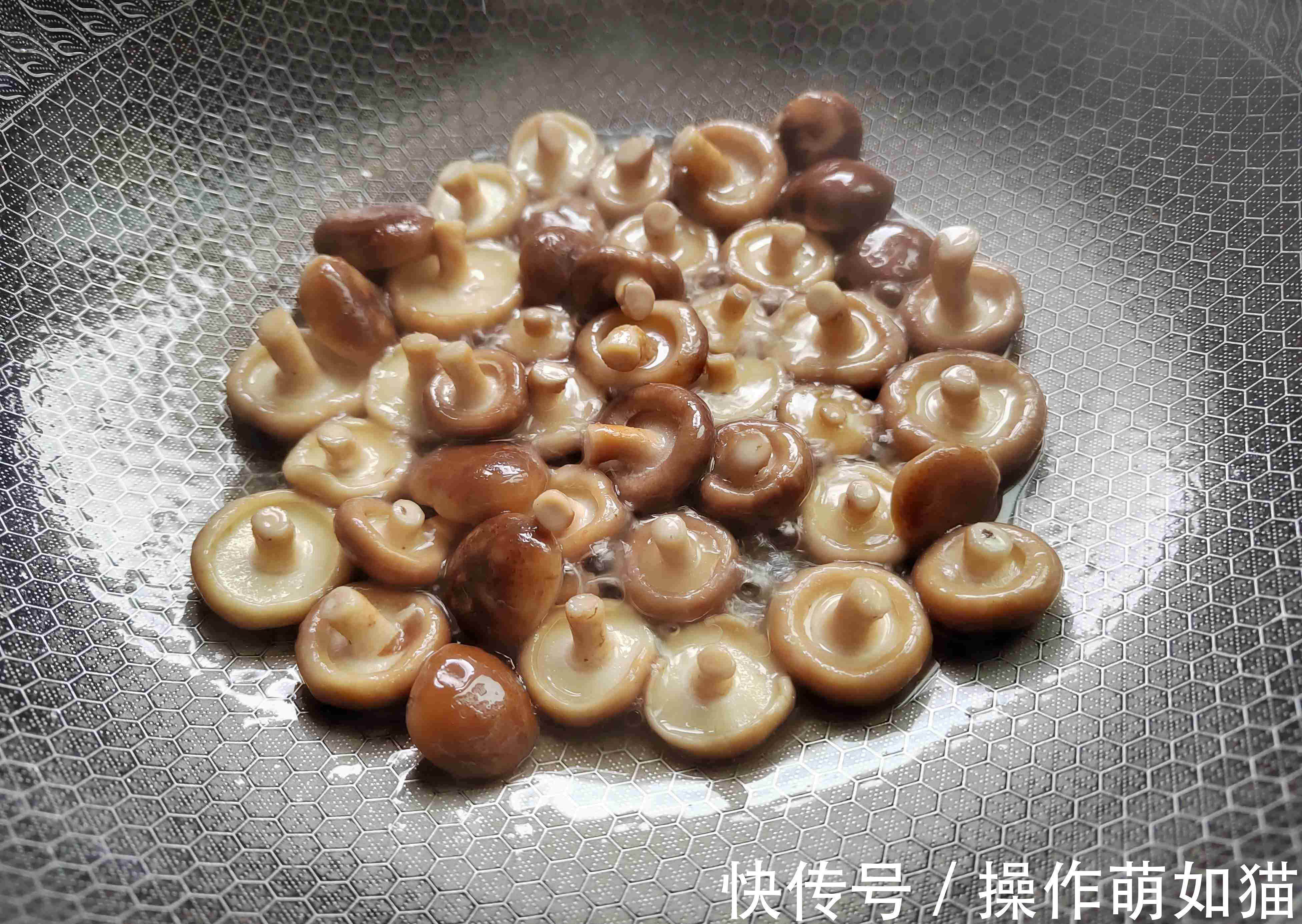 香菇|此菜人人吃得起,富含8种氨基酸,营养又补钙,老人孩子要常吃