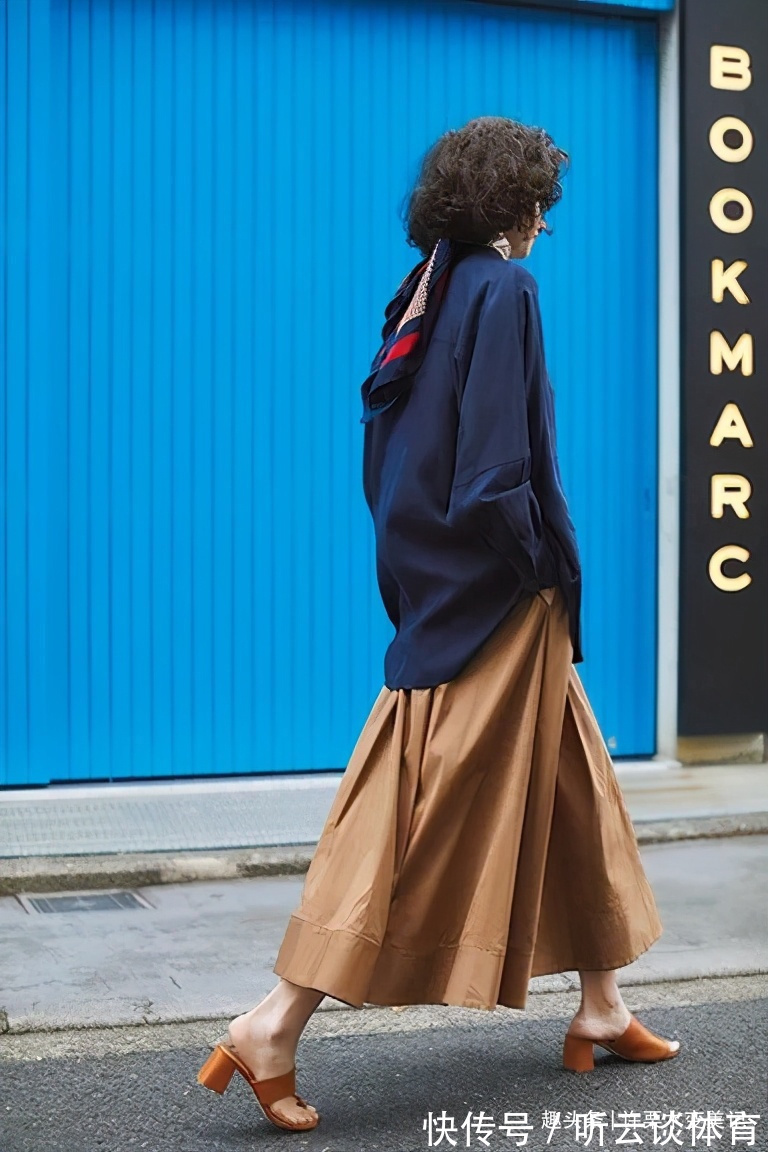 透明感 女人不管多少岁,都不要穿这3种颜色,自以为很时髦其实很“土”