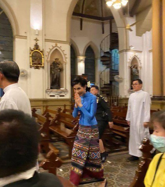 俏丽|诗尼娜贵妃又换新造型,俏丽可爱,却像民国时期的姨太太