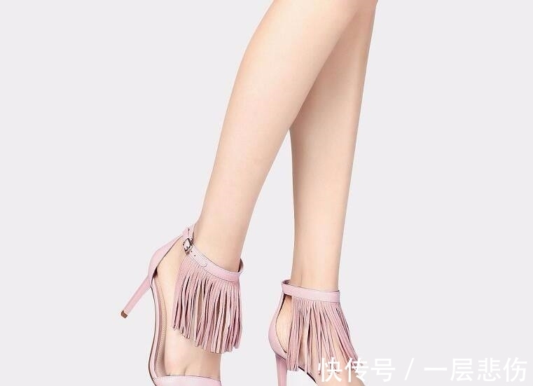 高跟凉鞋|没女人能抗拒高跟凉鞋,一字带时髦美翻天