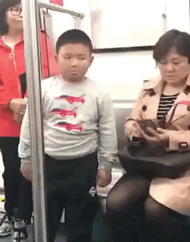 |搞笑GIF美女,你这样撩我容易出事你知道吗