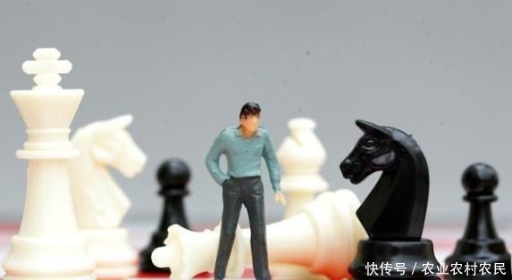 李嘉诚办公室中这副对联,悬挂了数十年,说尽千古人生,建议一读