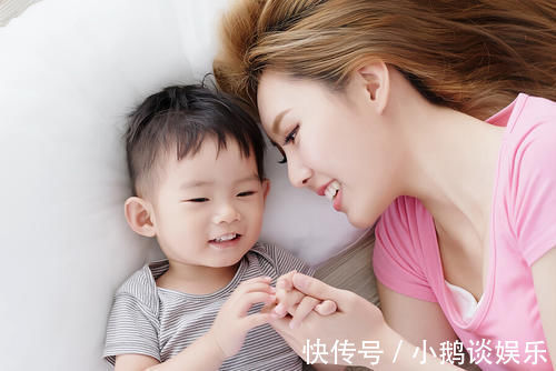 身体不适|宝妈宁愿自己辛苦哄两娃,也不让孩子和老人睡,这样的观念对吗?