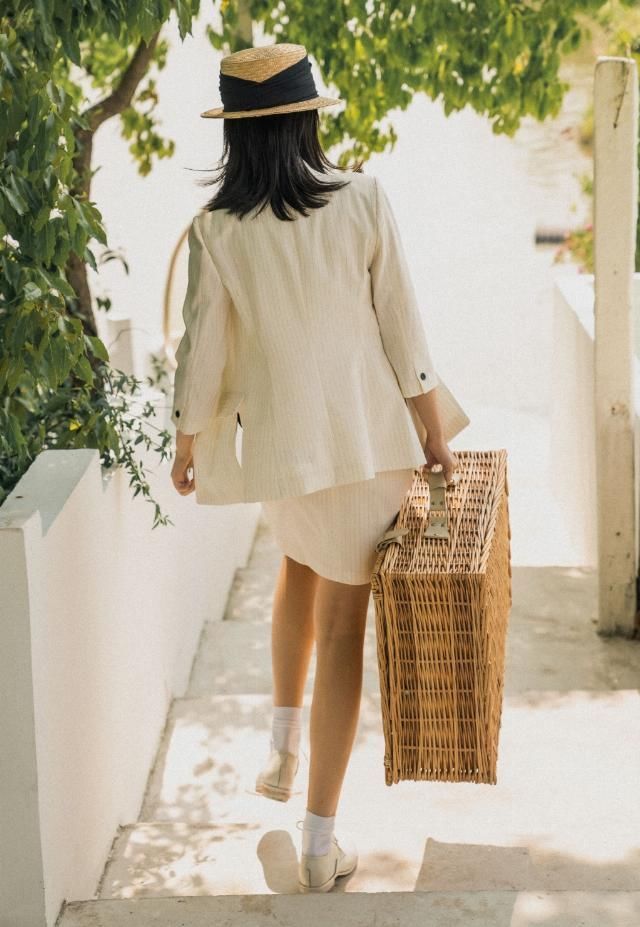 三木教你穿搭，白色T恤搭麻棉阔腿裤，40岁女人告别“大妈装”