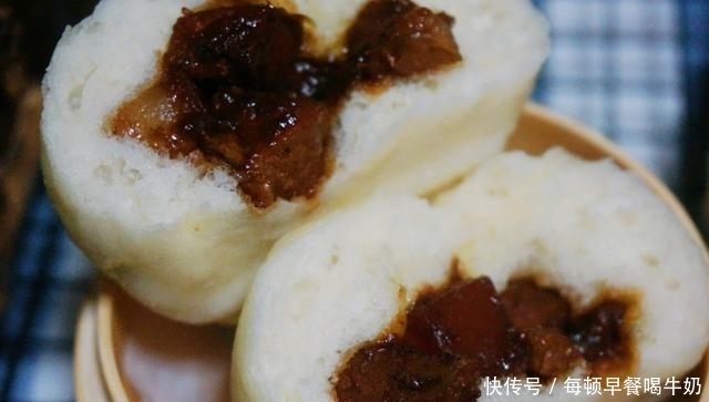 锅中|酱肉包子,整粒的肉丁,嚼起来真带劲