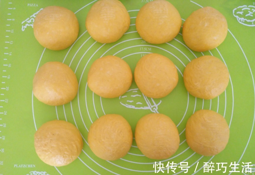 松软|用南瓜做成老面包，组织松软细腻好吃，口感好极了