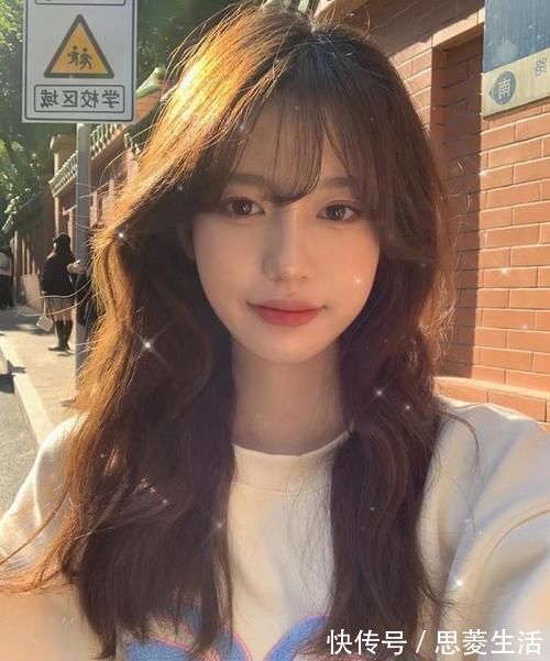 新发型|过年别乱烫头发,试试今年流行的“慵懒法式烫”,圆脸方脸都适合