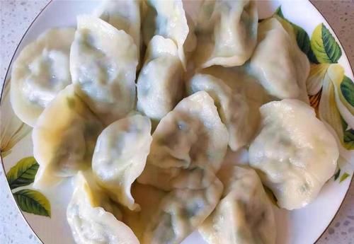 煮饺子别再一直煮了，加上3个步骤，出锅的饺子比饭店的好吃