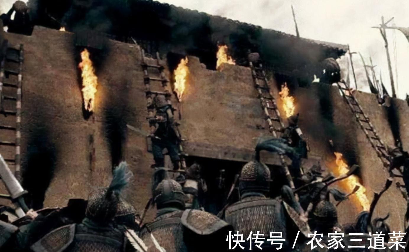 守方$守城士兵为何不直接推倒梯子,却费力用石头砸?士兵:谁推谁傻