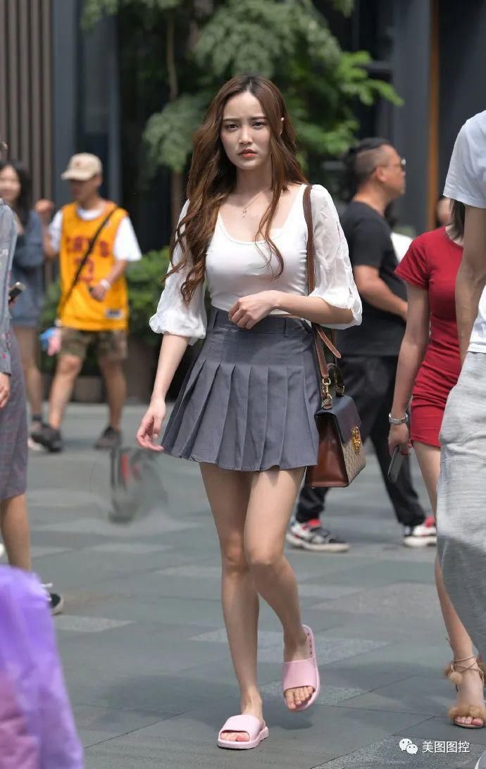 裙子的搭配,将温婉优雅的气质发挥到了极致