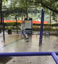 |搞笑GIF:当时我也很绝望 是她非得带我出去玩