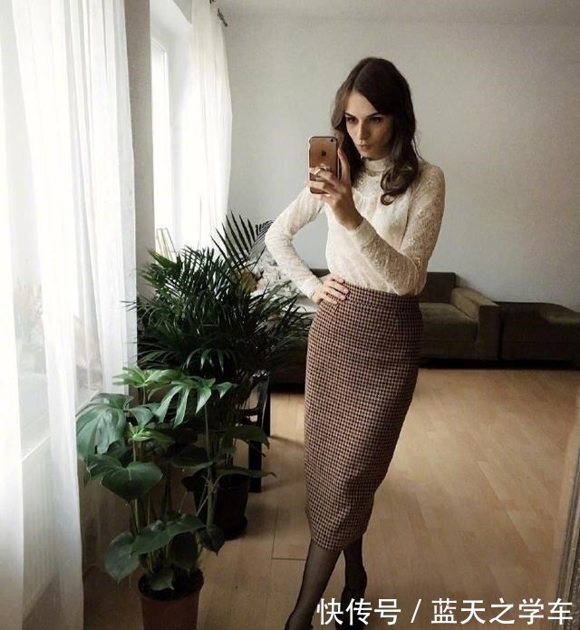 复古 优雅的女人,今冬都在用“半身裙”来做搭配,优雅复古谁穿谁高级!