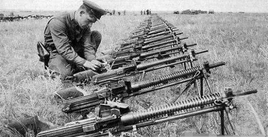 第二次世界大战|第二次世界大战时，希特勒为何要向苏联开战？专家：看看苏联做了啥