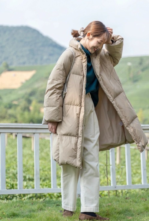 紧身裤 时髦精必看!2021年最流行的羽绒服穿法,让你美得不重样