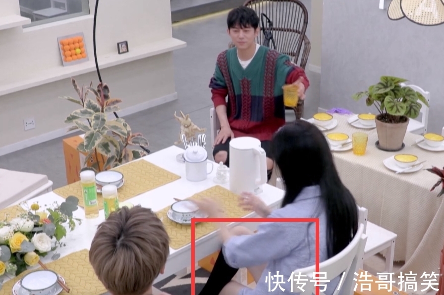 女俠|如何評價趙麗穎在《拜冰7》里的這個坐姿？