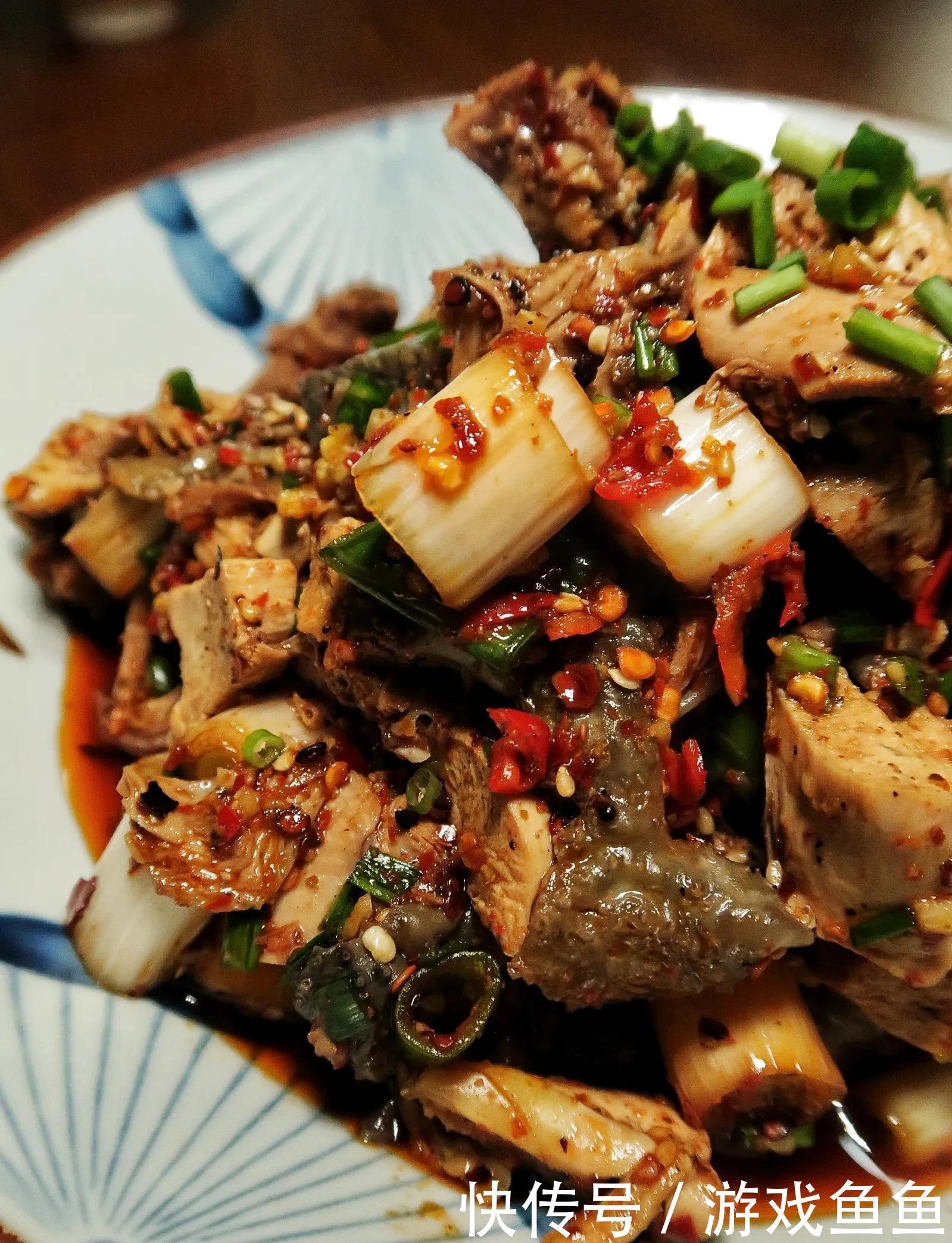 做红油椒麻鸡,一是红油,二是椒麻,三是鸡