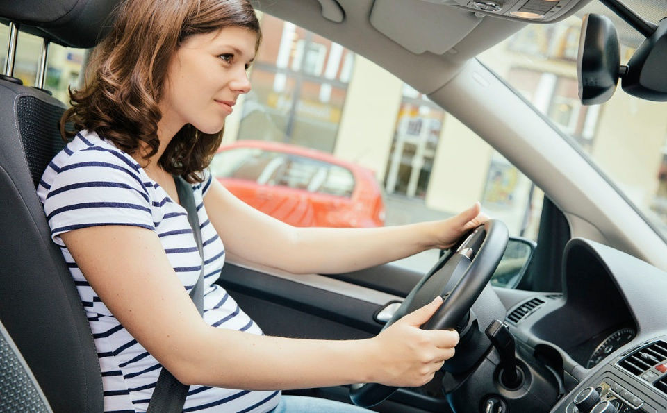 怀孕后期，孕妈的这三种行为易使羊水过早流出，胎儿陷入“险境”