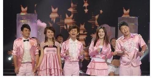 易烊千璽|《快樂大本營》因升級停播，何炅謝娜合作新綜藝，易烊千璽待定