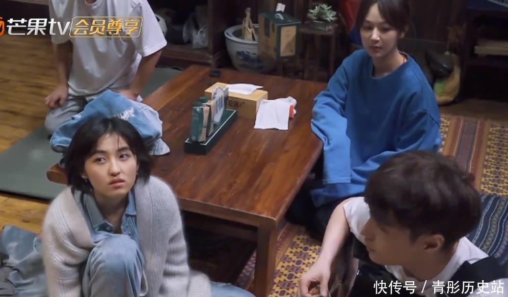 周杰伦 撩妹高手?张艺兴弹唱《晴天》完整版流出,杨紫唱的歌词引热议