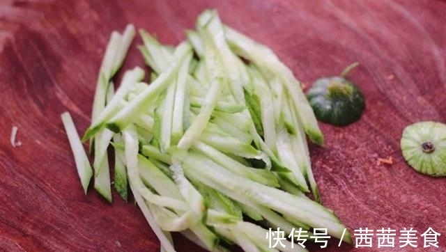 营养师随身查|6月，不吃肉也要吃这菜，隔三差五吃1次，排毒刮油，体重不过百