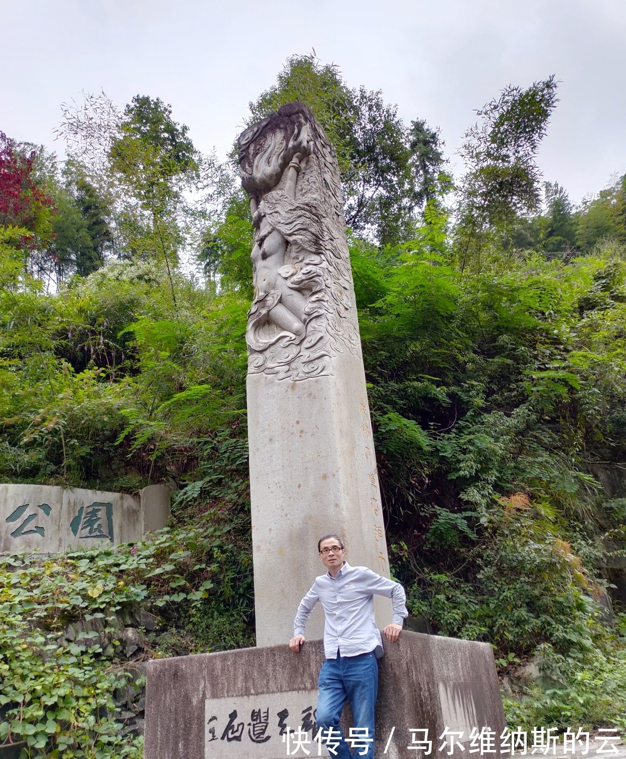 红楼梦!《曹雪芹与红楼梦》是何等的荒诞,竟认为补天石是曹雪芹的自喻!