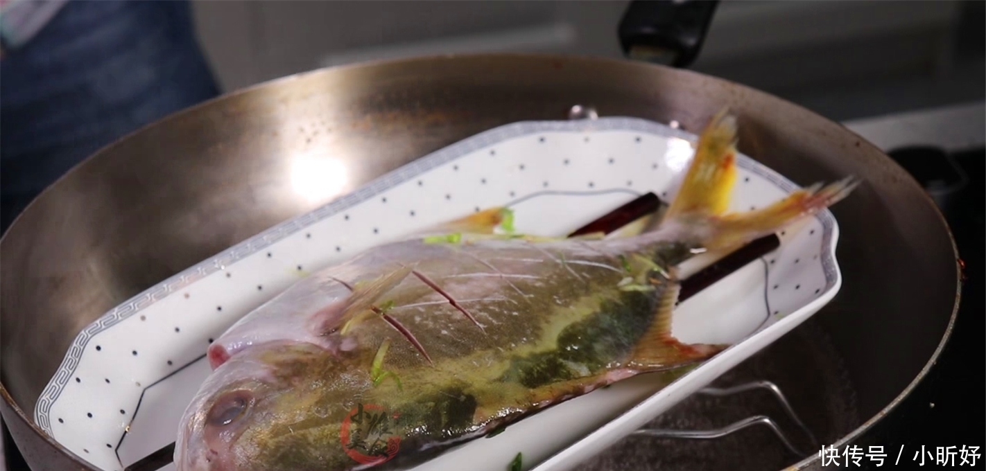 酱油|做清蒸鱼时,出锅淋酱油还是豉油?都不对,这才是正确做法