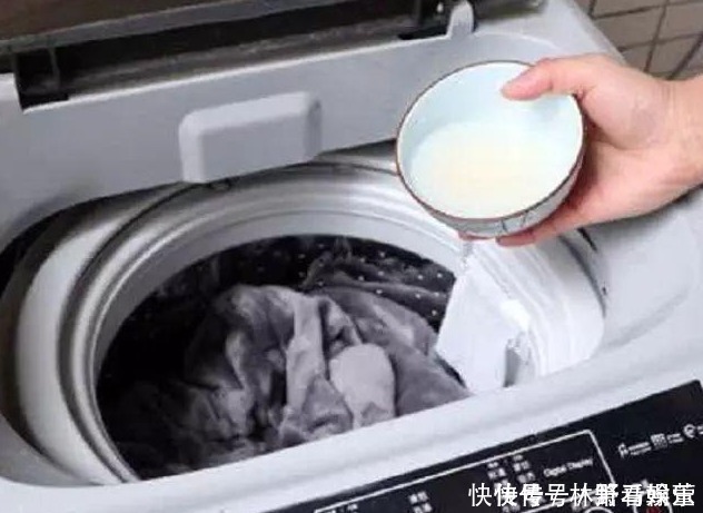 洗衣机|洗床单时水里倒一碗“它”，不管床单多脏多旧，洗完立马干净如新