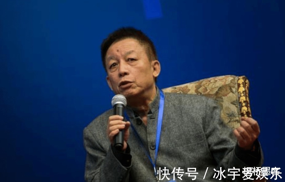 余秋雨#著名学者易中天多次批评余秋雨,文人相轻余秋雨我不认识他