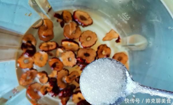 大枣|65岁奶奶坚持二十年,每天都喝的东西,眼睛不花,腿脚也有劲