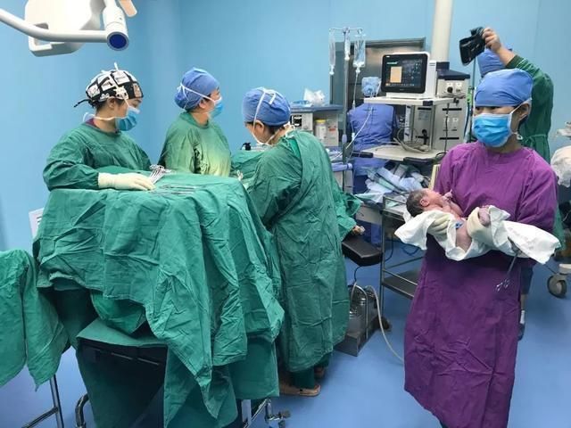 尿不湿|男子发现“干女儿”和自己越来越像,做了亲子鉴定,结果让他崩溃