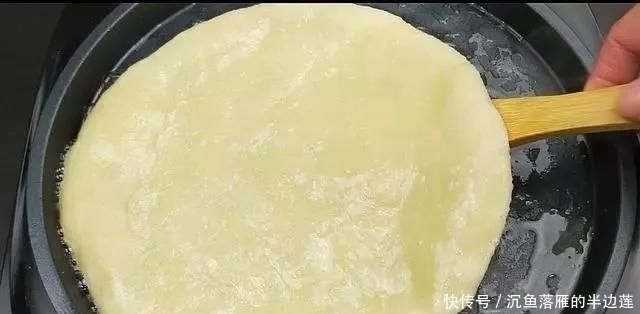 这个“饼”3天不吃就想的慌,金黄酥脆,又香又解馋,做法超简单