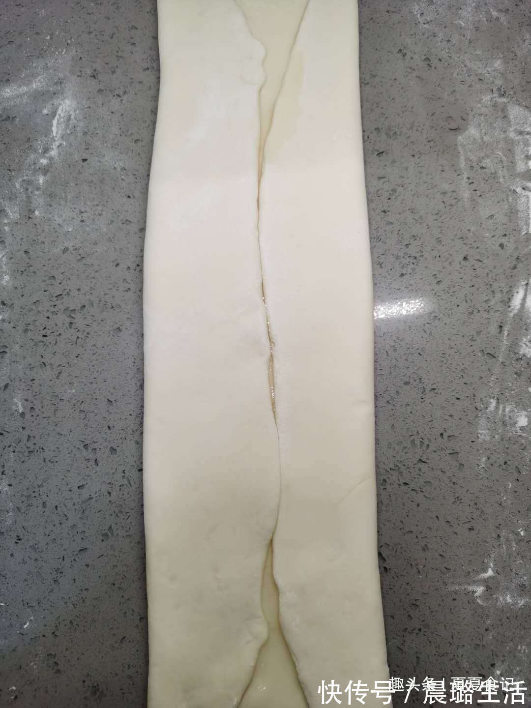 自从学会这早餐，儿子就迷上了它，卷一卷煎一煎，蓬松酥脆香喷喷