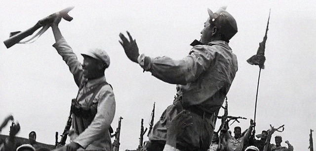 彭德怀|抗美援朝第一仗，彭德怀抢过电话：吃上肉包子没有？邓岳：吃撑了