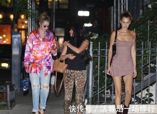 朝天丸子头 贝拉穿吊带裙街头约饭显小清新，吉吉·哈迪德穿牛仔裤显邋遢